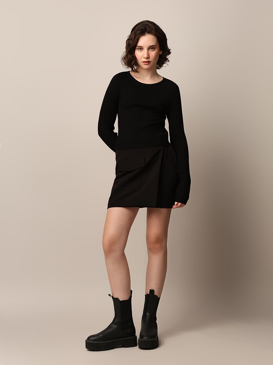 Black Rib-Knit Cropped Fitted Pullover