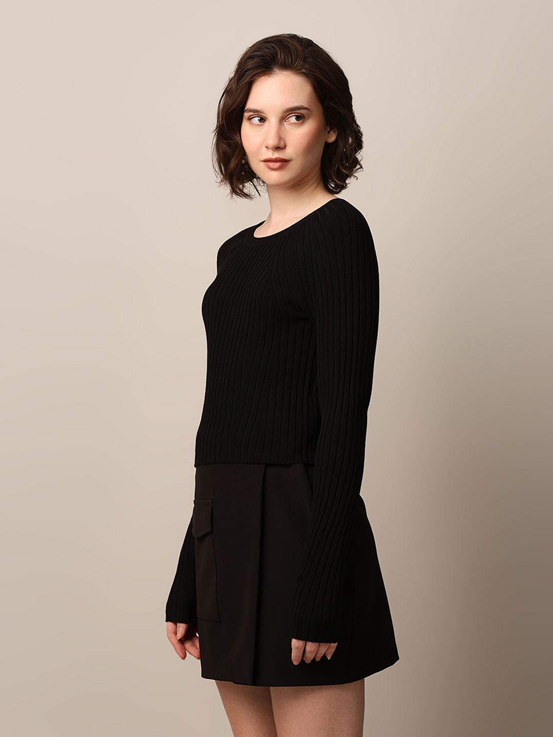 Black Rib-Knit Cropped Fitted Pullover