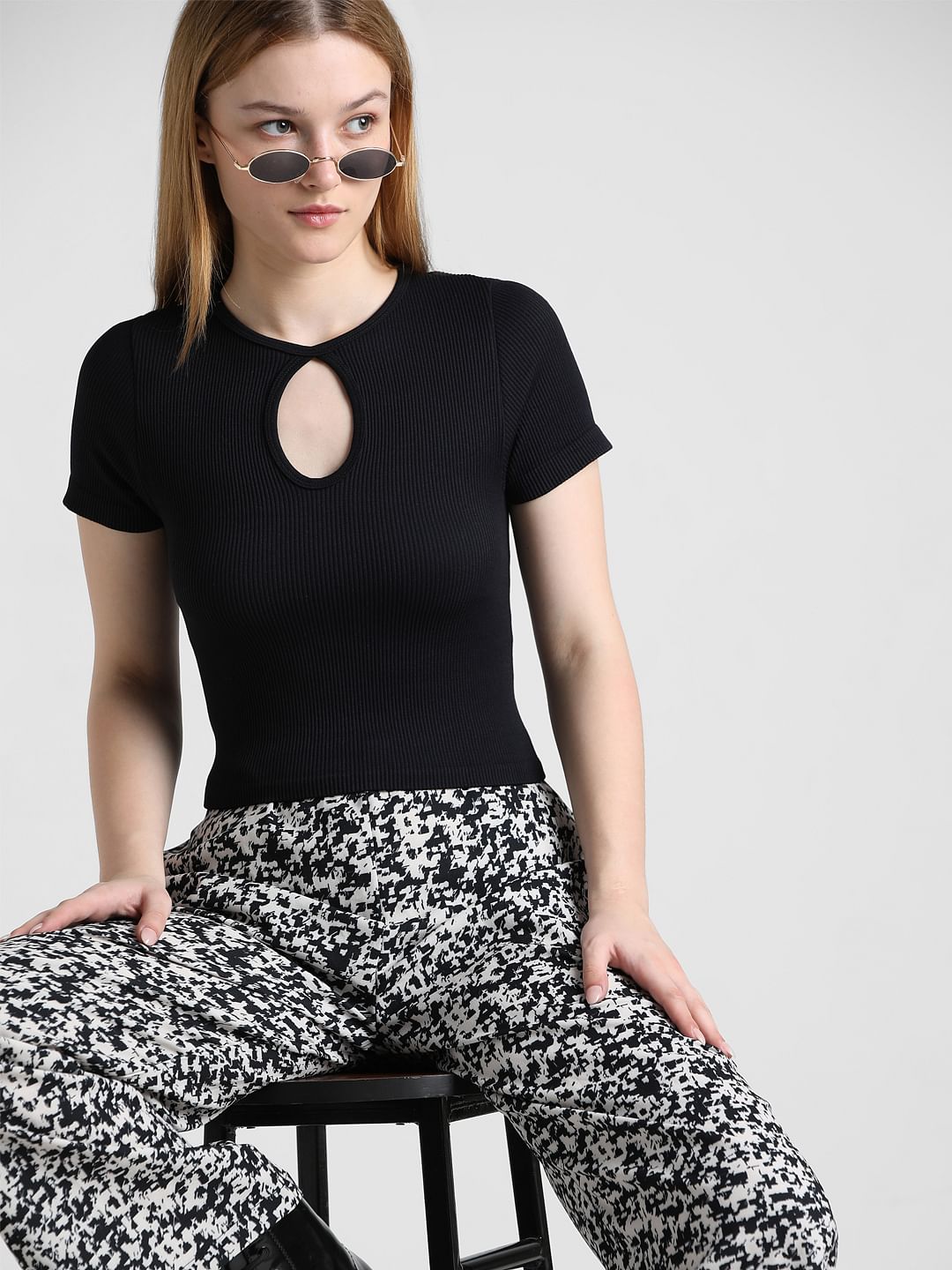 Black Key Hole Ribbed T-Shirt