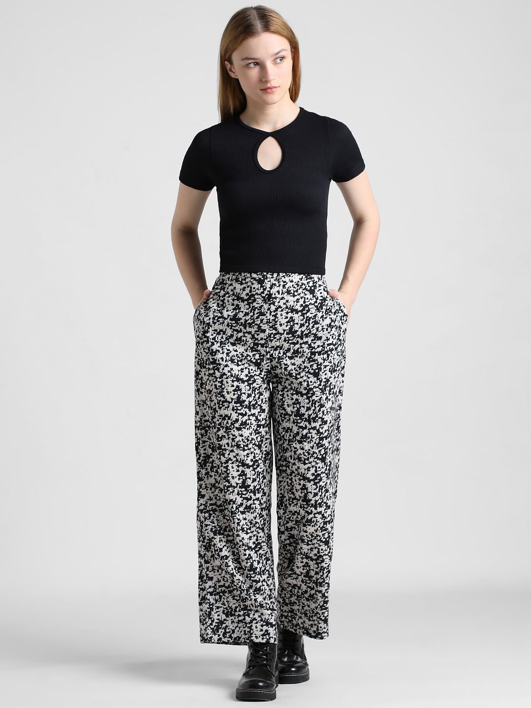 Black Key Hole Ribbed T-Shirt