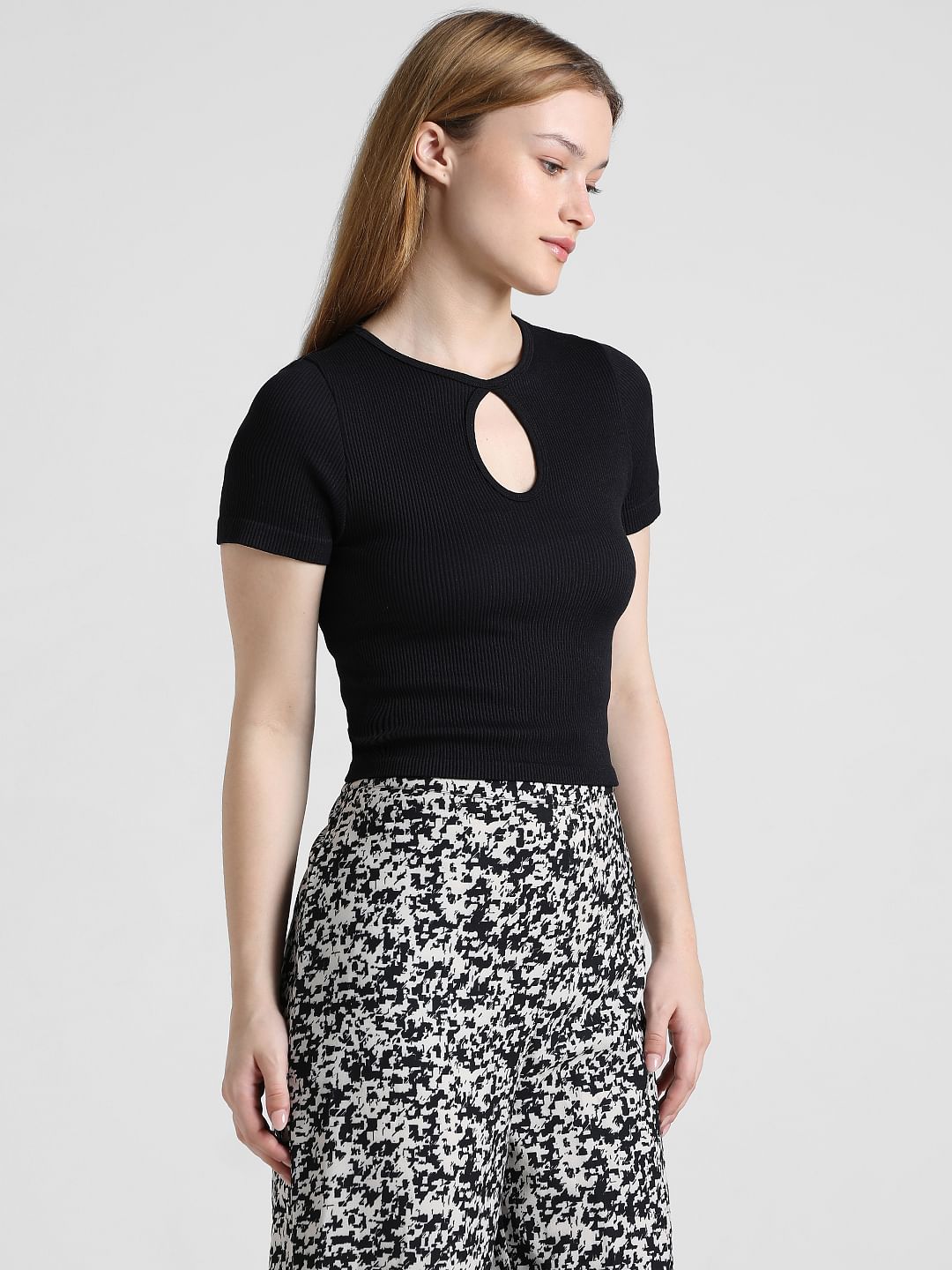 Black Key Hole Ribbed T-Shirt