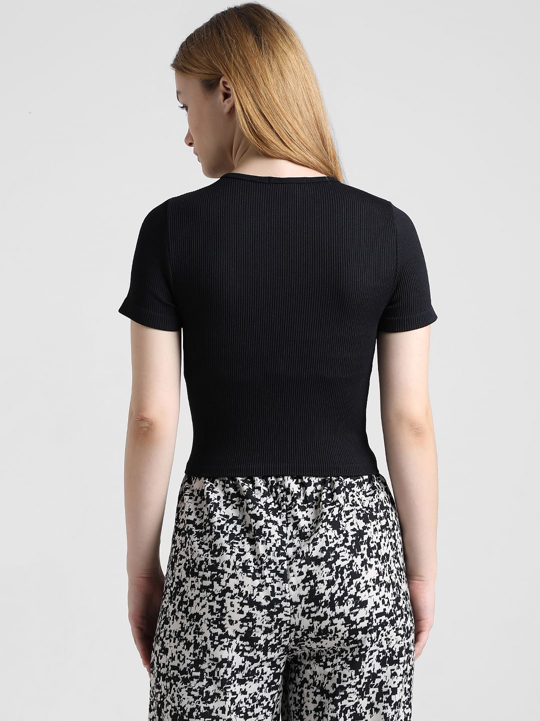 Black Key Hole Ribbed T-Shirt