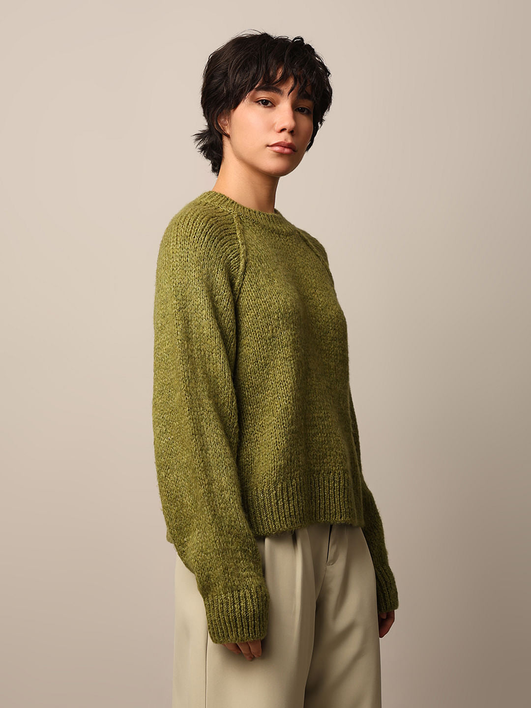 Green Raglan Sleeves Pullover