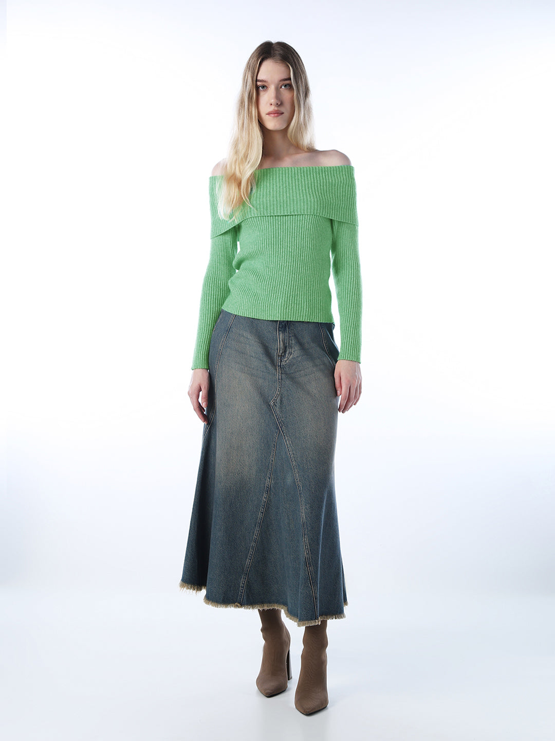 Off-Shoulder Fitted Pullover - Green