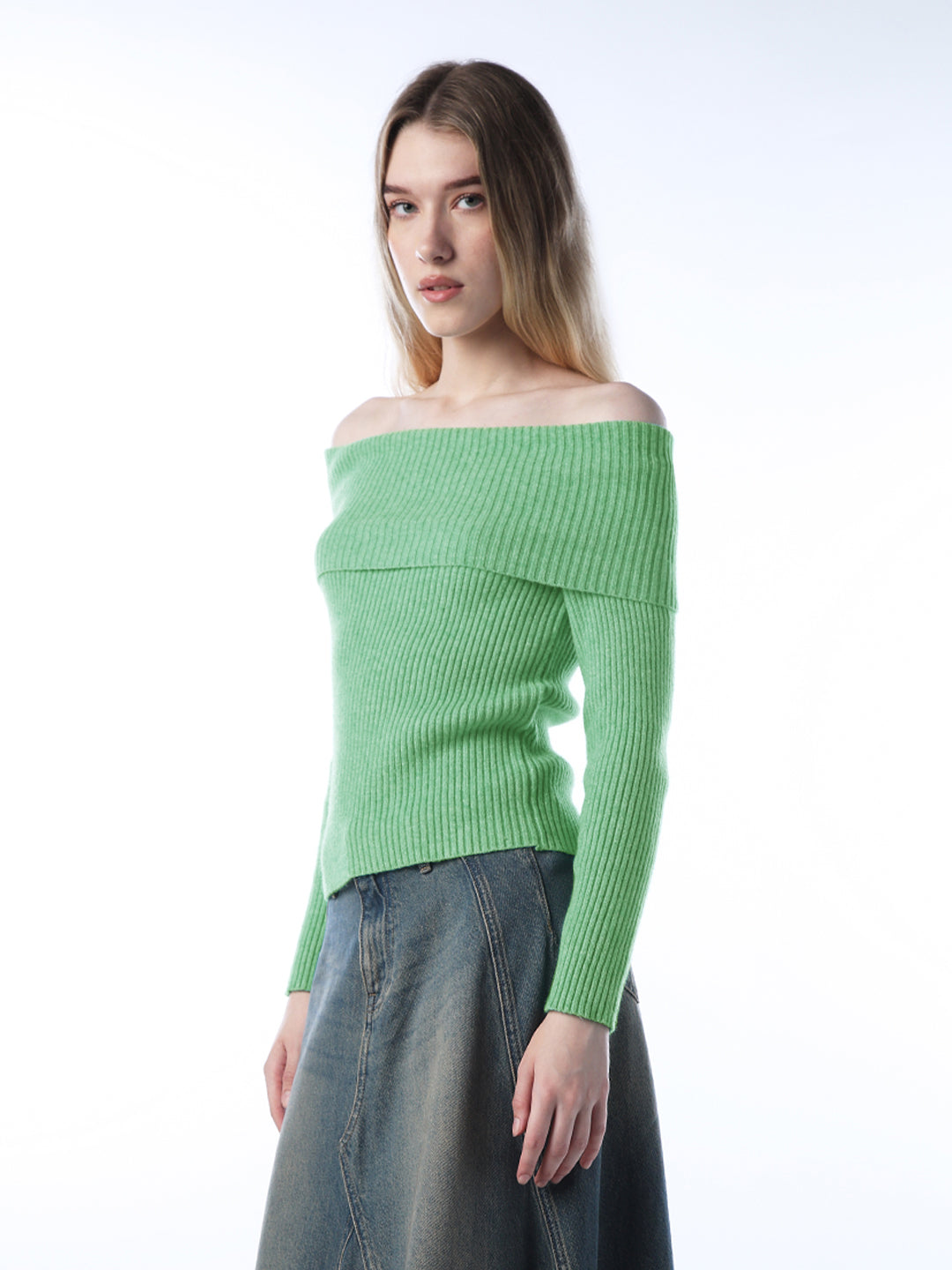 Off-Shoulder Fitted Pullover - Green