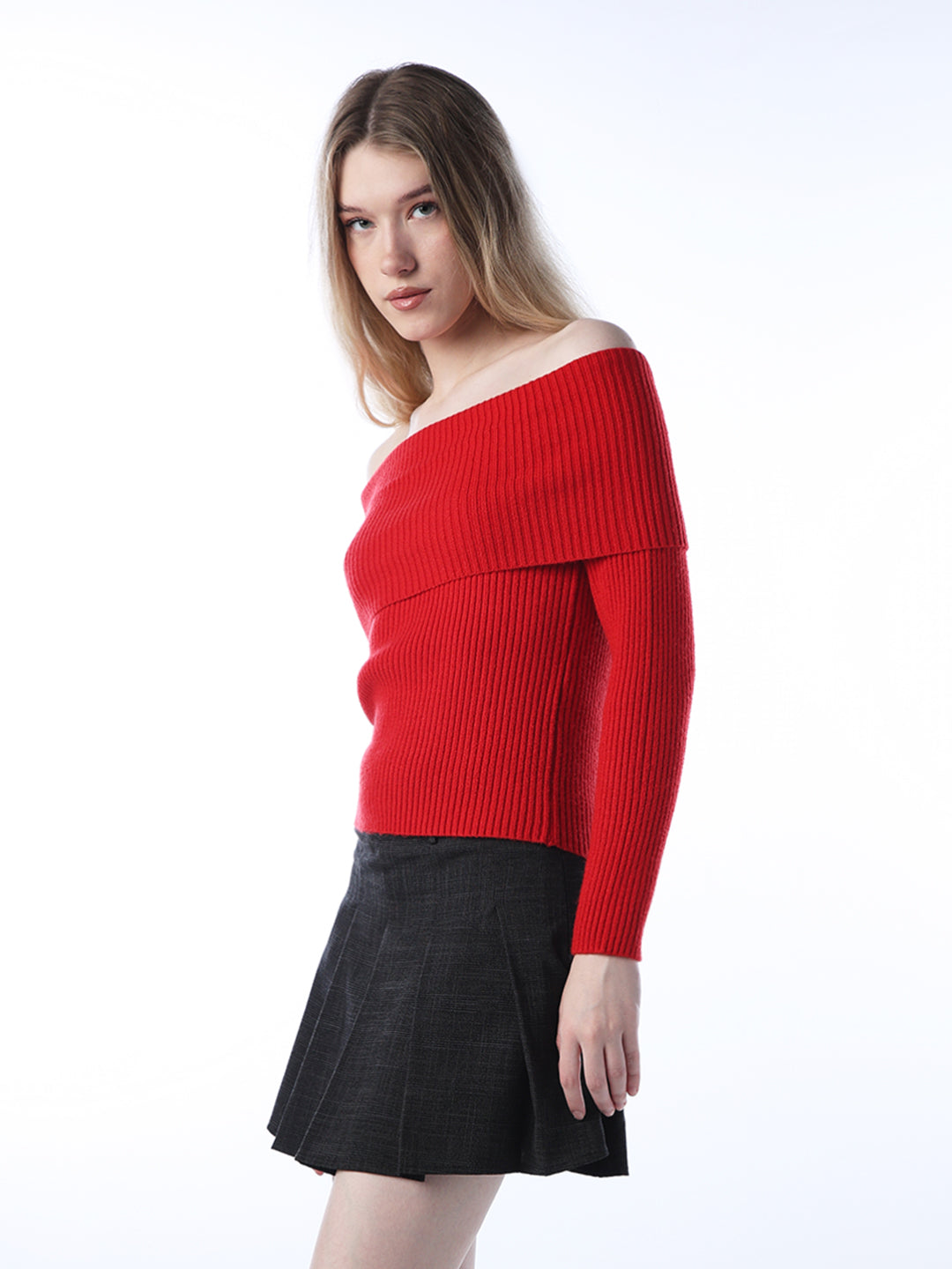 Off-Shoulder Fitted Pullover - Red