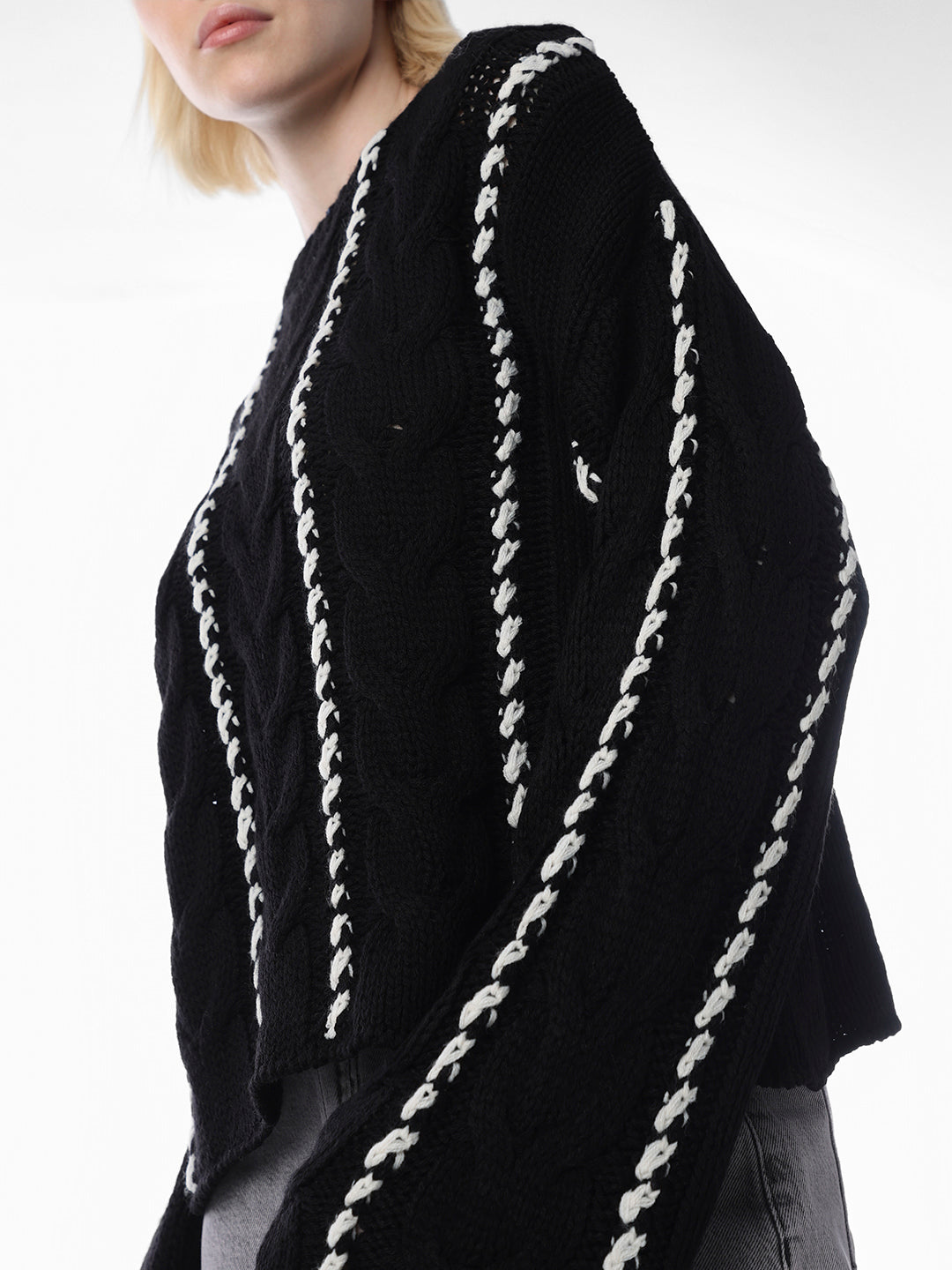 Black Cable Stitch O-Neck Pullover