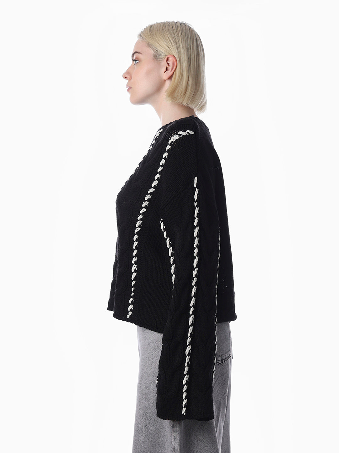 Black Cable Stitch O-Neck Pullover
