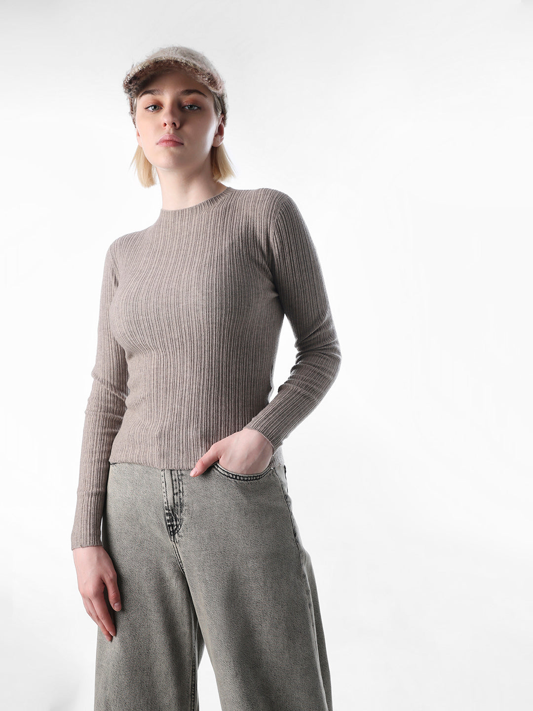 Grey Body-Fitted Rib Knit Pullover