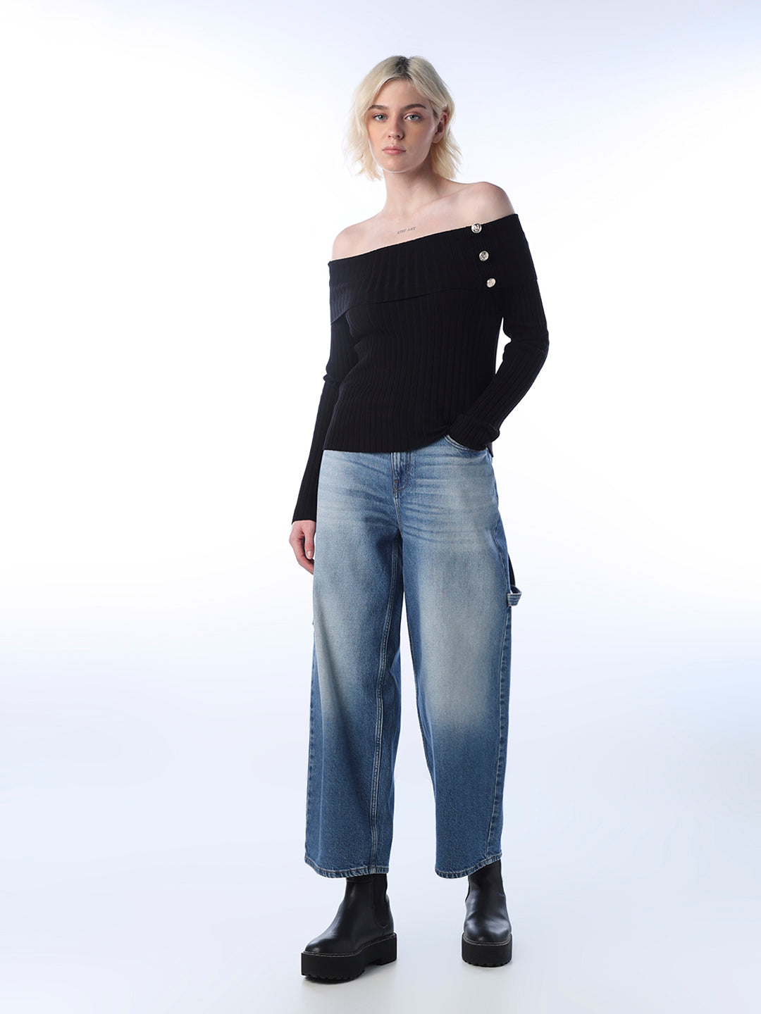 Fitted Off-Shoulder Ribbed Top - Black