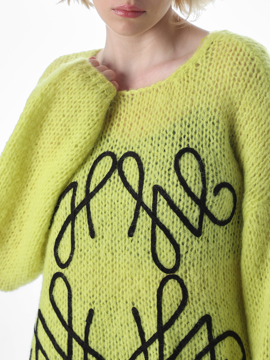 Green Embroidered O-Neck Pullover