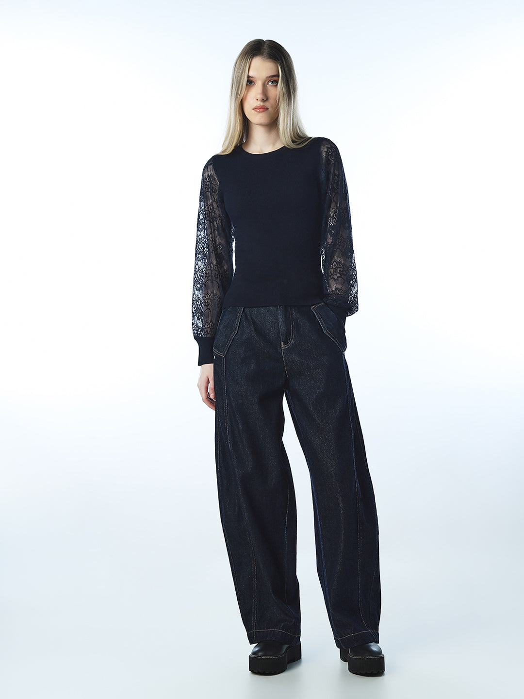 Lace Detail O-Neck Pullover