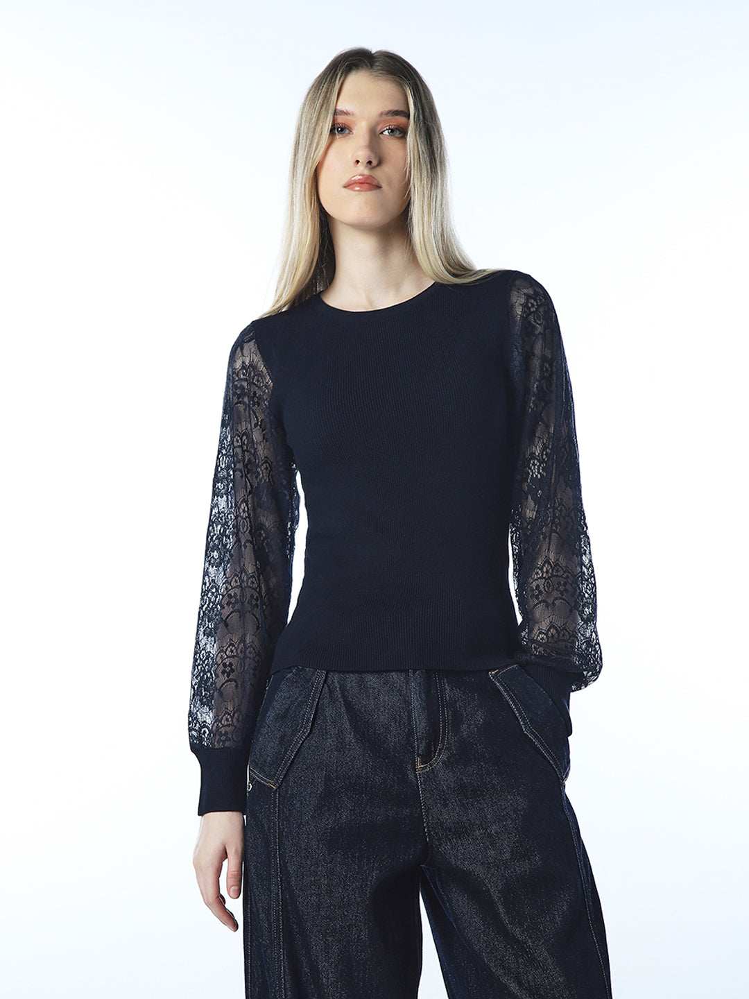 Lace Detail O-Neck Pullover