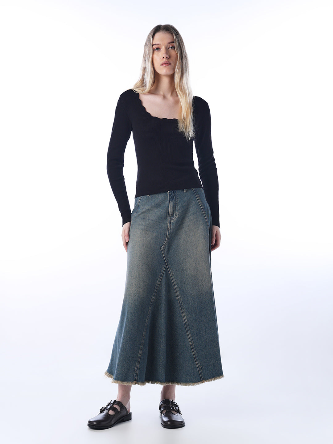 Scallop U-Neck Pullover