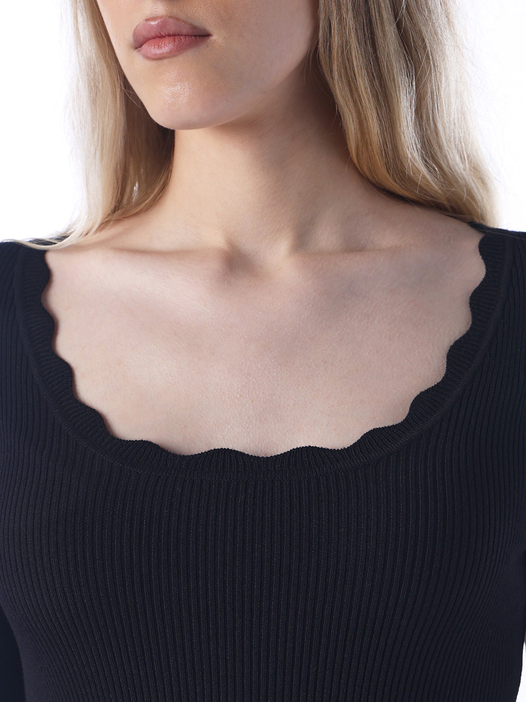 Scallop U-Neck Pullover