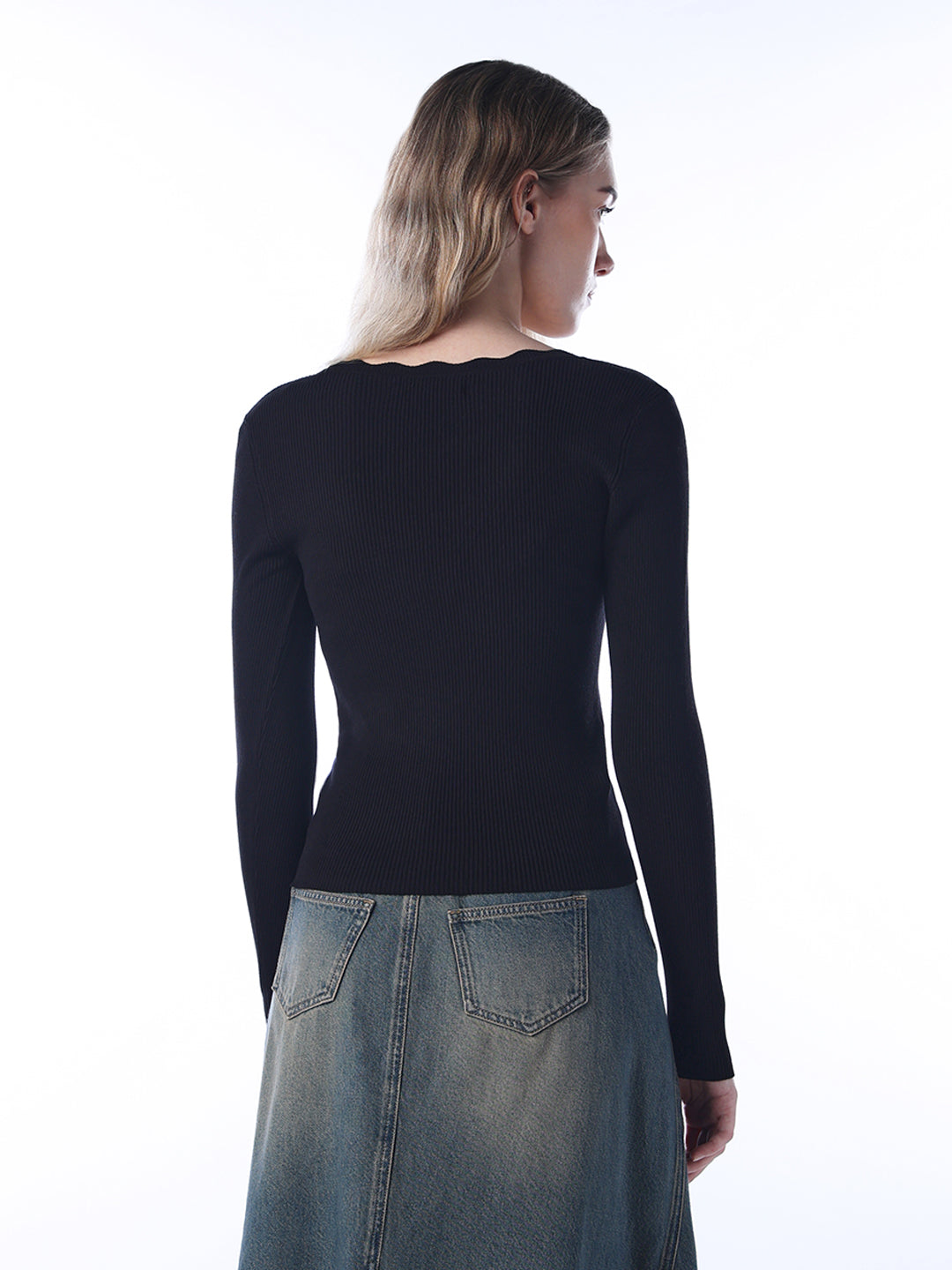 Scallop U-Neck Pullover