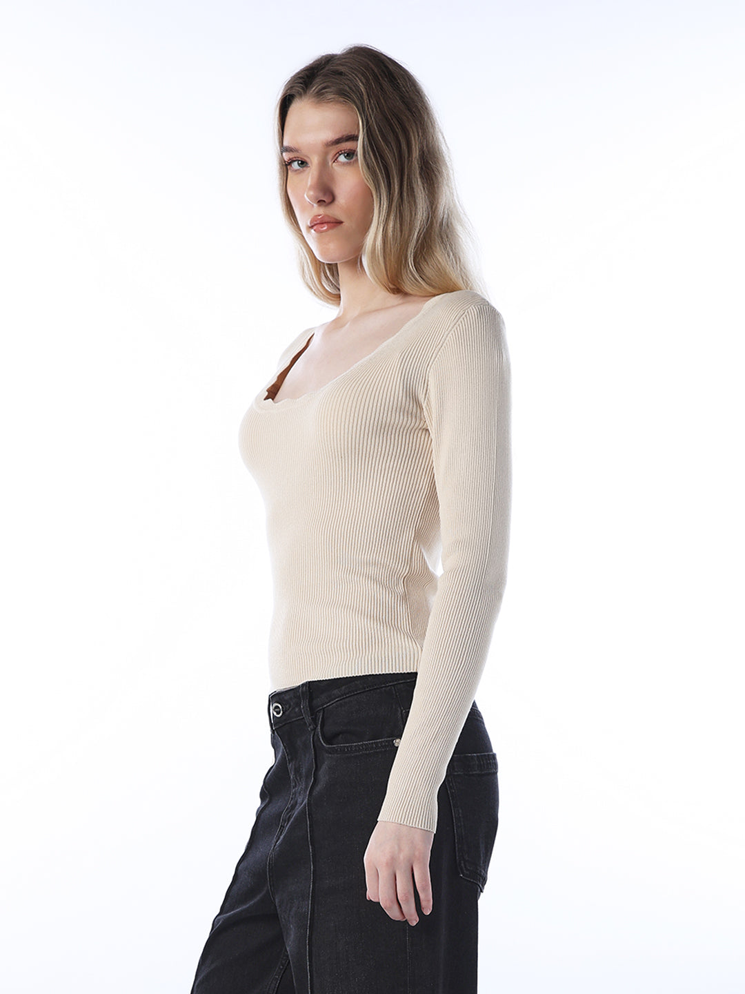 Scallop Neck Knitted Pullover