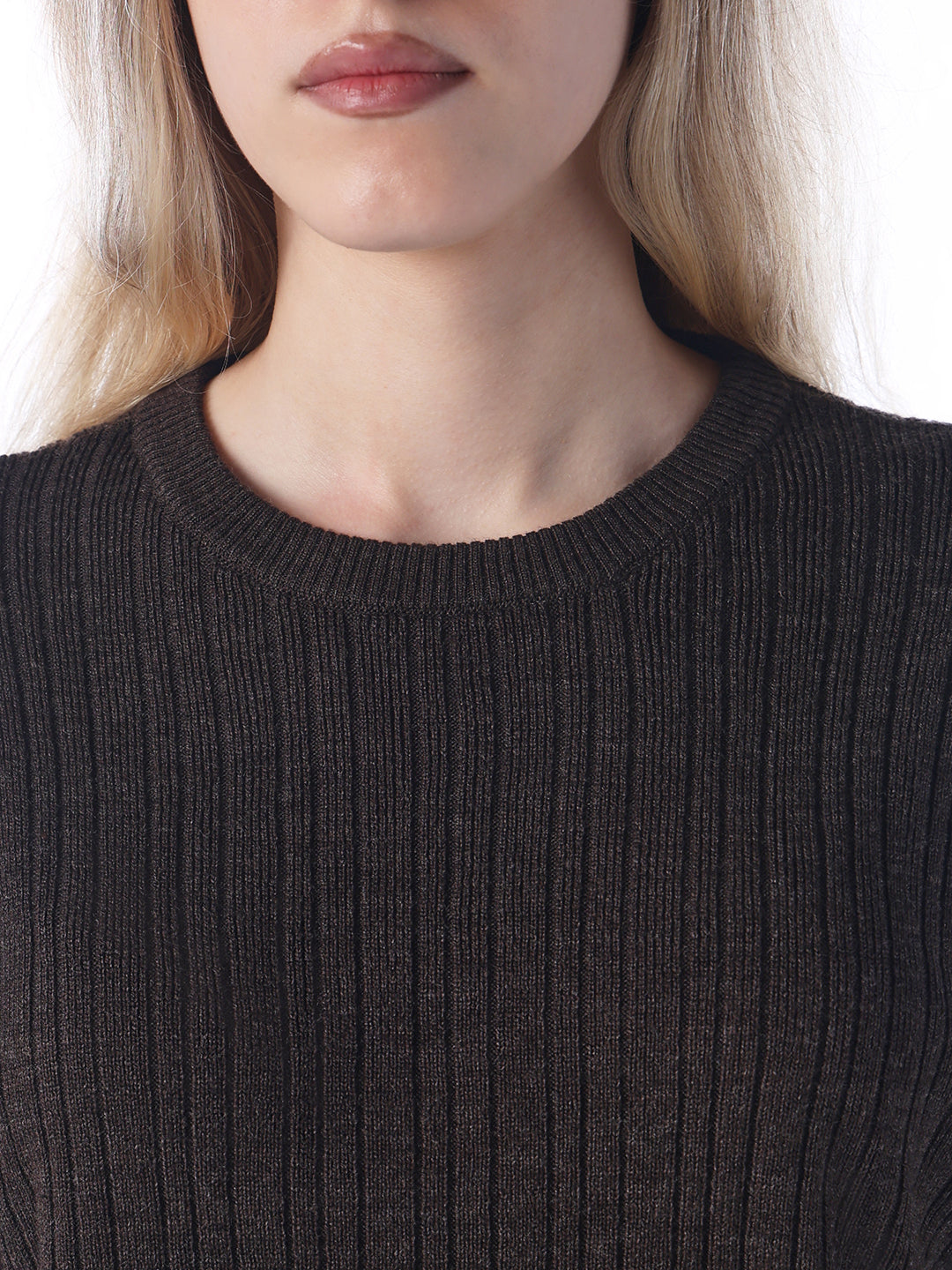 Fine-Knit O-Neck Pullover
