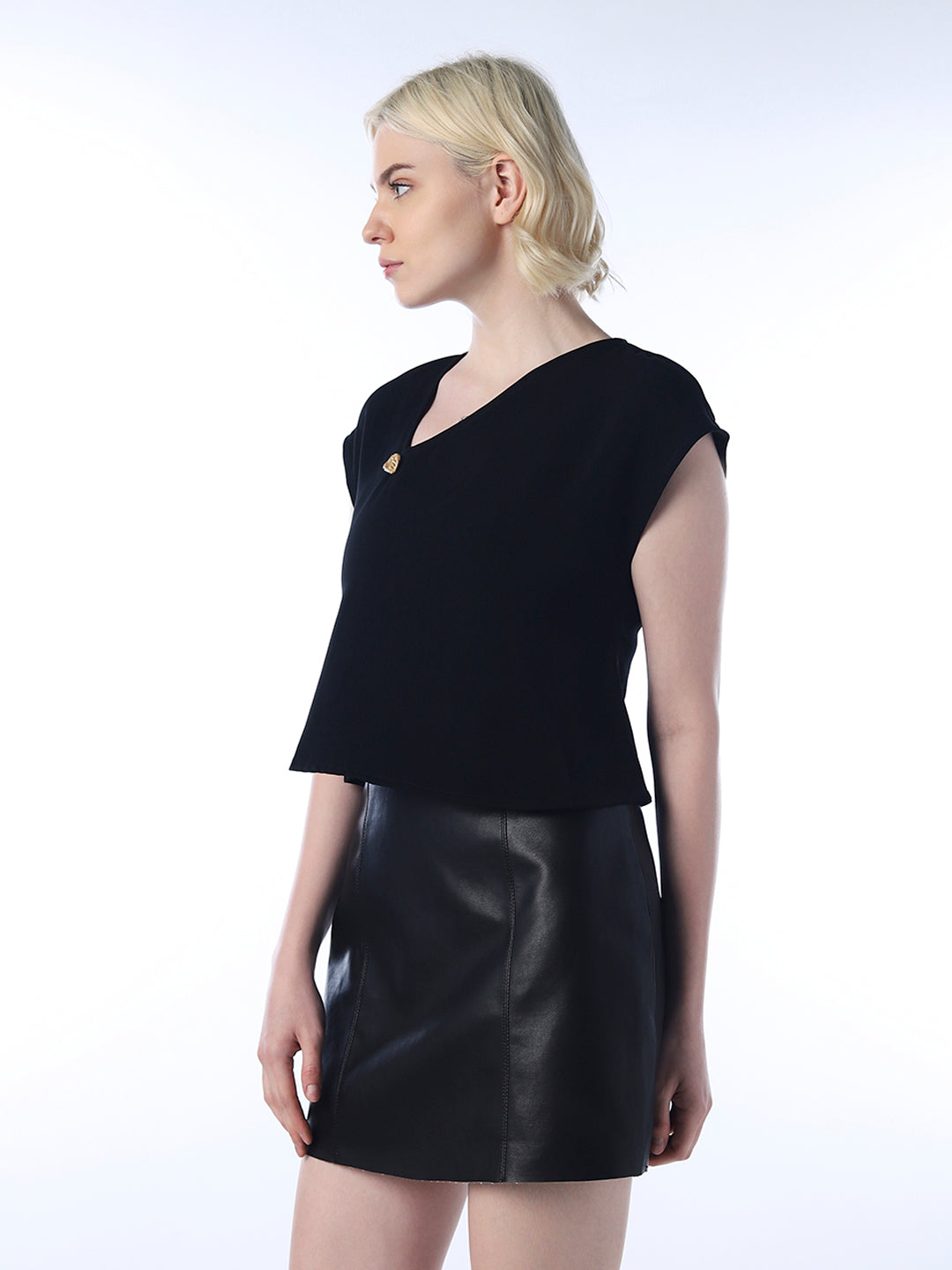 Metal-Button Asymmetric Top