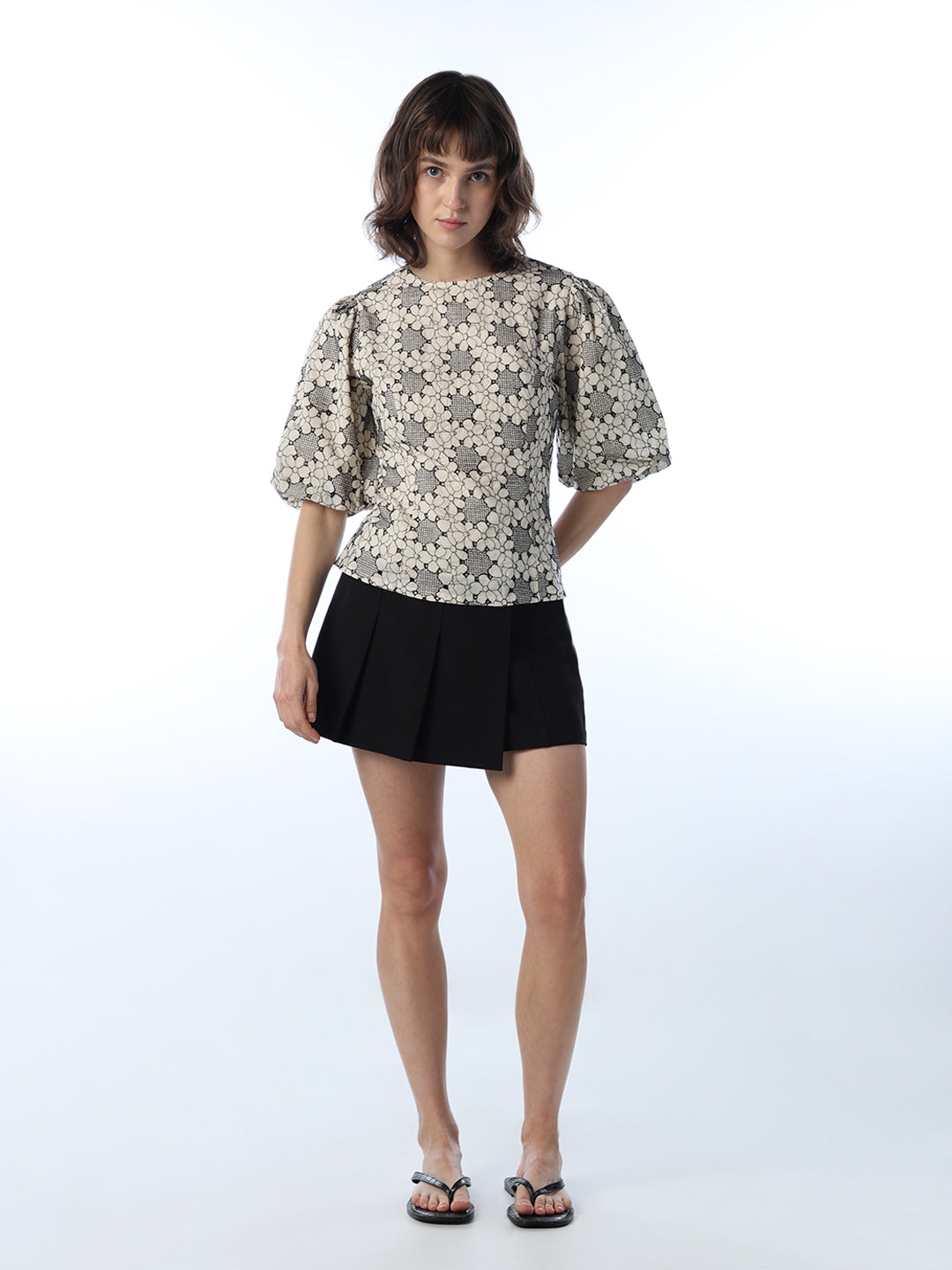 Embroidered Puff Sleeves Top