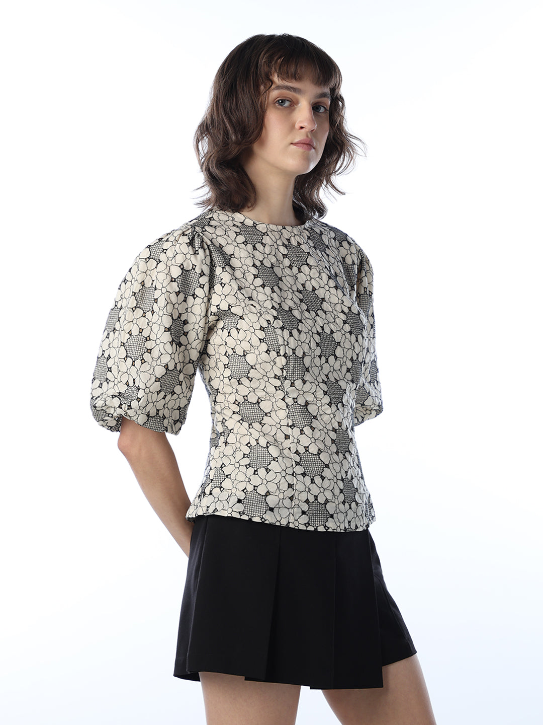 Embroidered Puff Sleeves Top