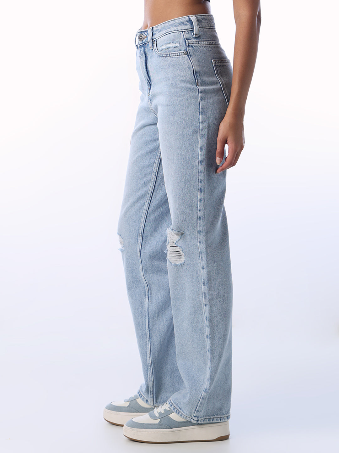 Distressed Straight Fit Jeans