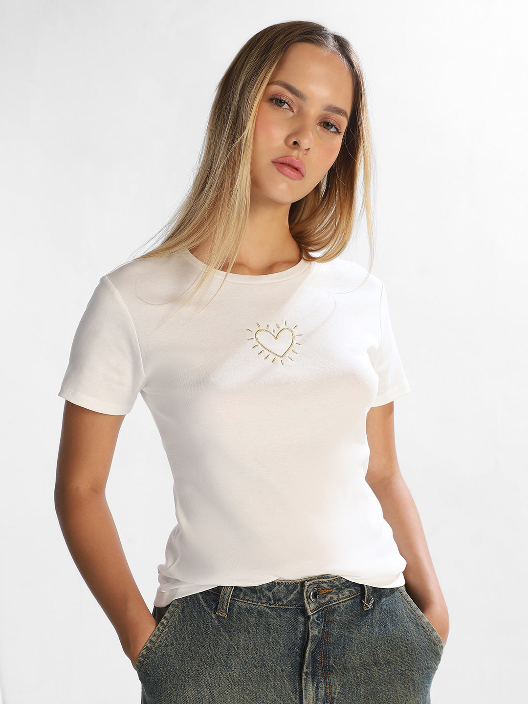White Embroidered O-Neck T-shirt