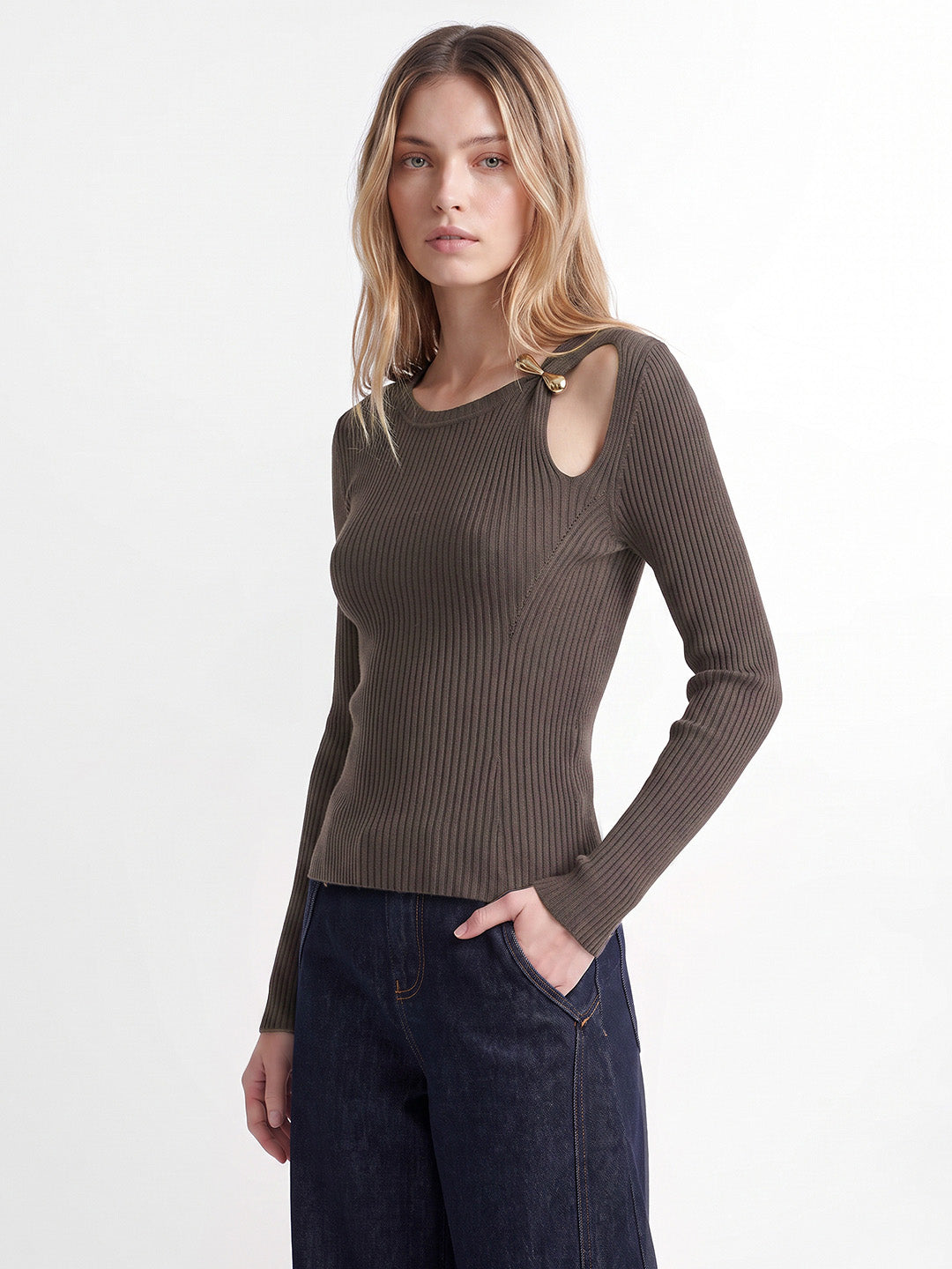 Brown Buckle Detail O-Neck Pullover
