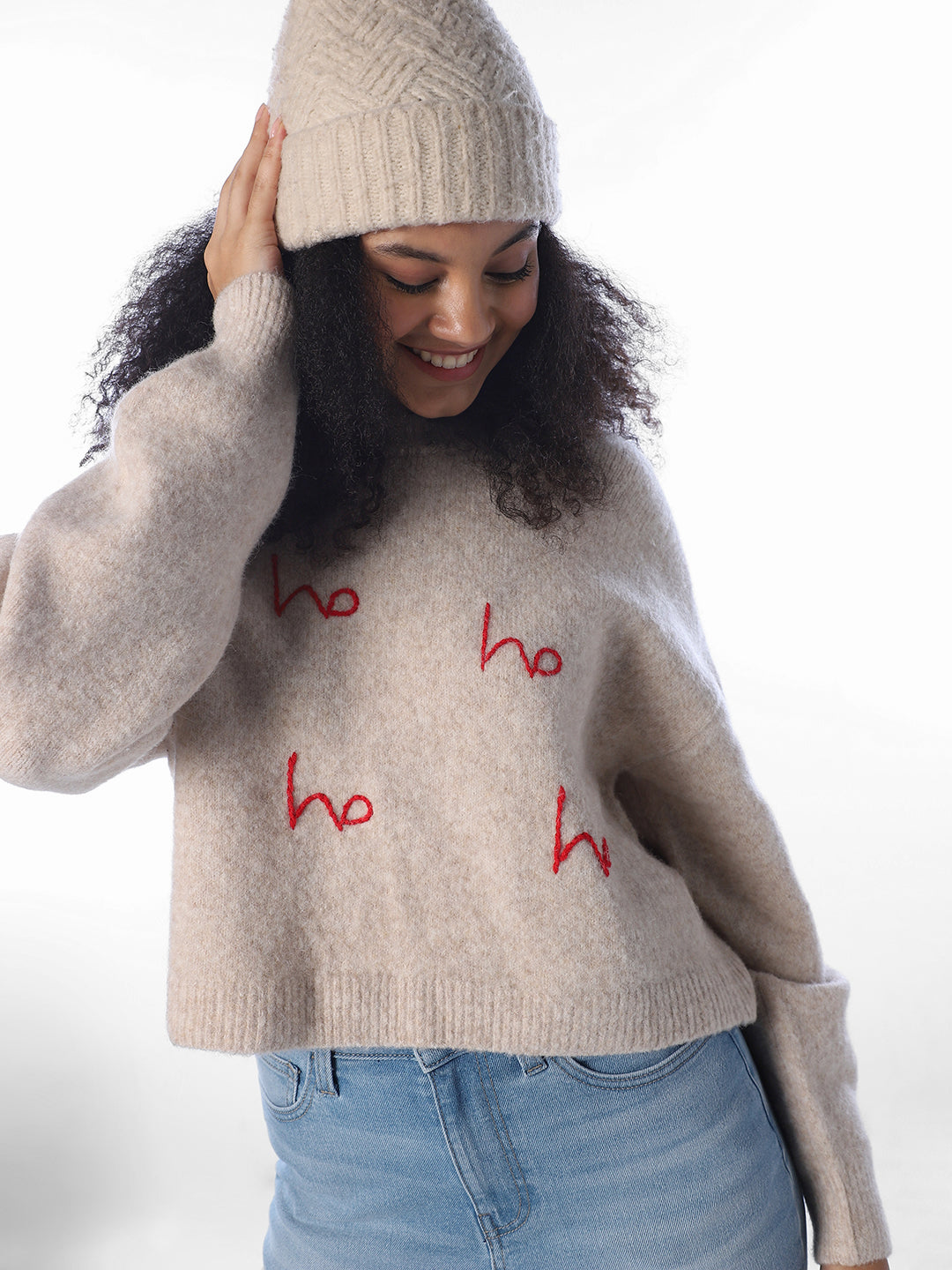 Embroidered O-Neck Pullover