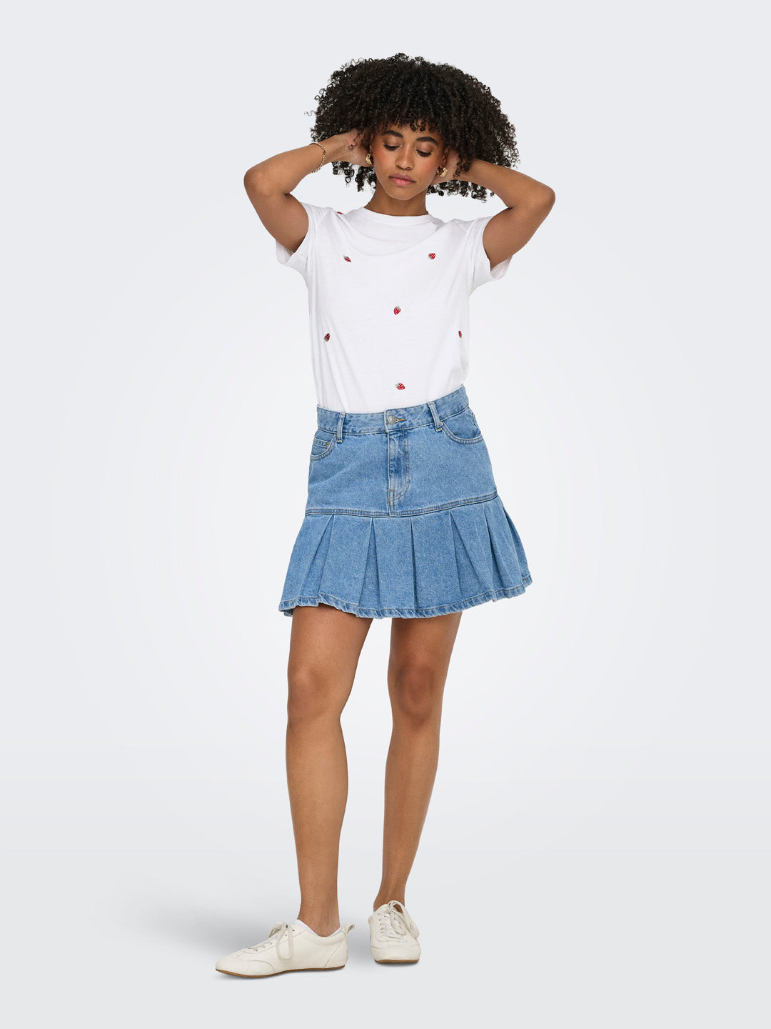 White Strawberry Print O-Neck Top