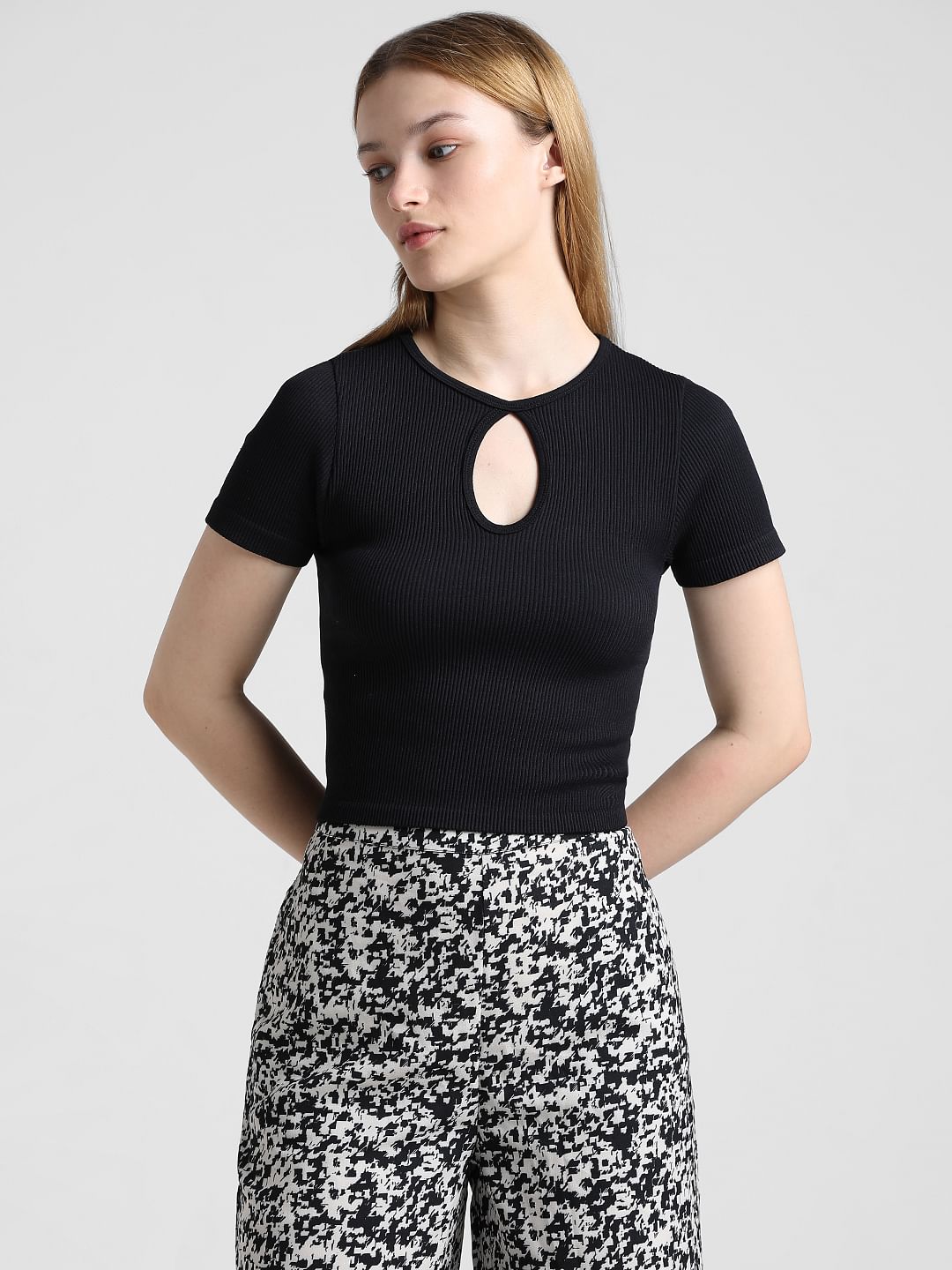 Black Key Hole Ribbed T-Shirt