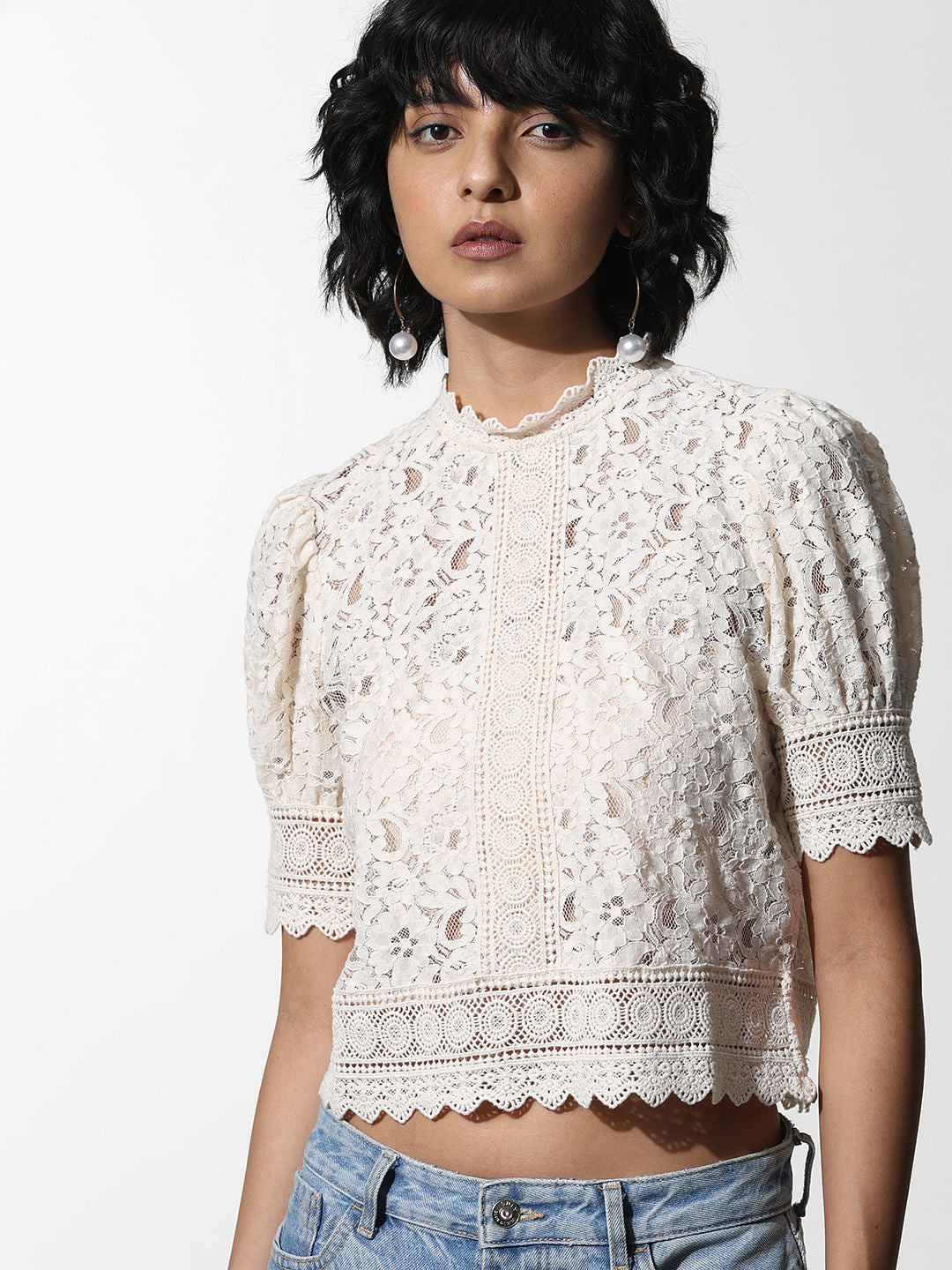 トップス MEER. CREAM PUFF TOP/CRM Cream Lace Puff-Sleeved Top