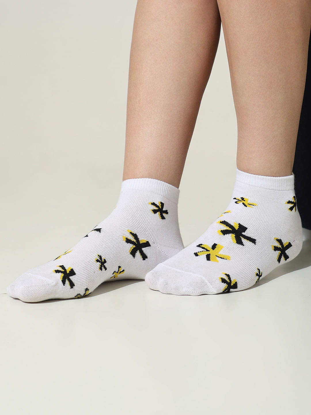 Pack Of 2 Yellow Abstract Print Socks