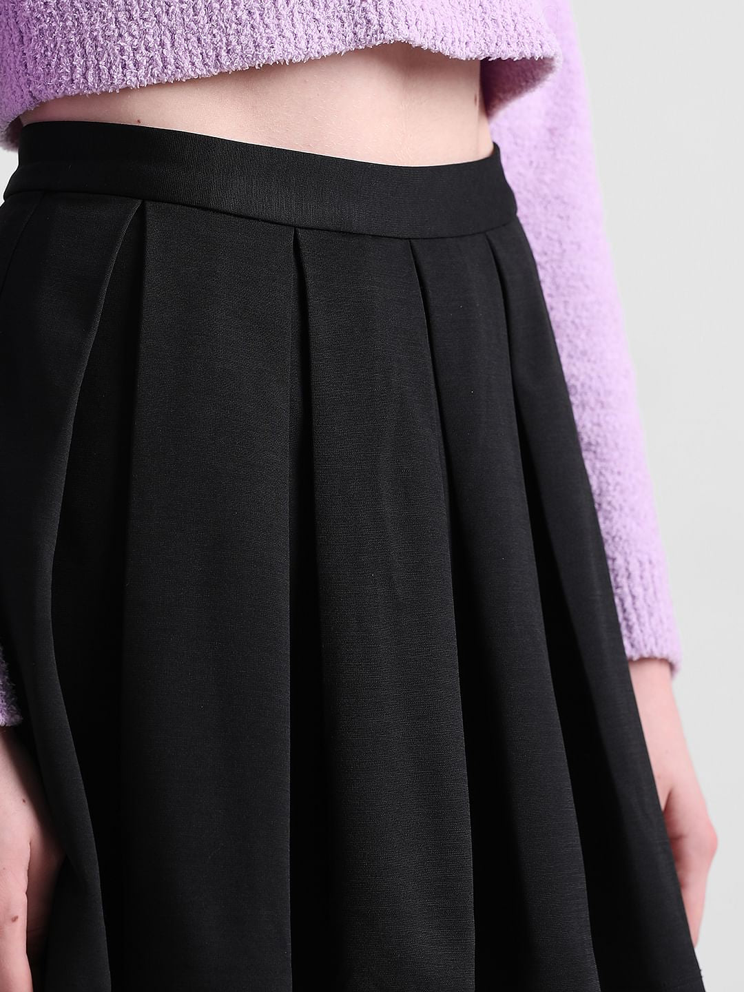 Black Mid Rise Pleated Mini Skirt