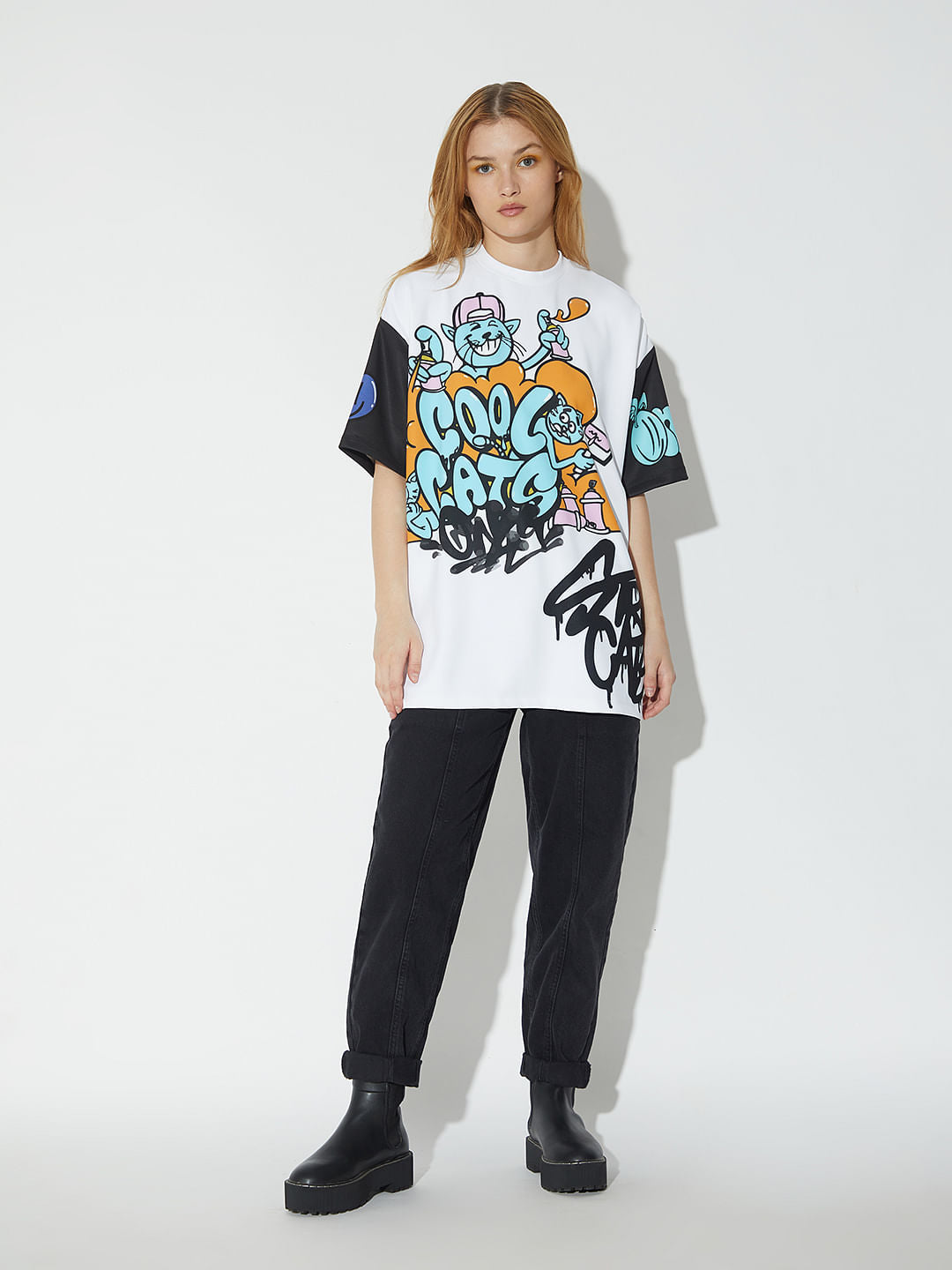 Only X Artverse White Graffiti Oversized Unisex T-Shirt