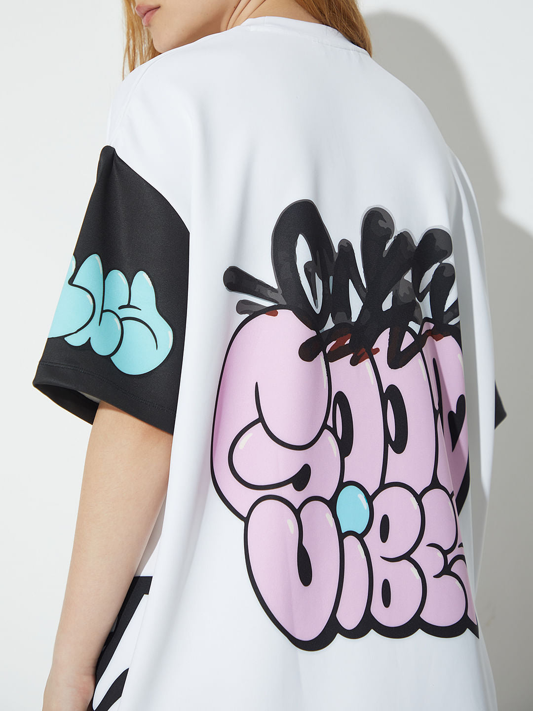 Only X Artverse White Graffiti Oversized Unisex T-Shirt