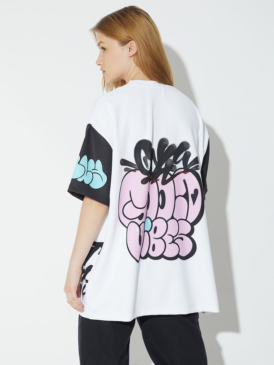 Only X Artverse White Graffiti Oversized Unisex T-Shirt