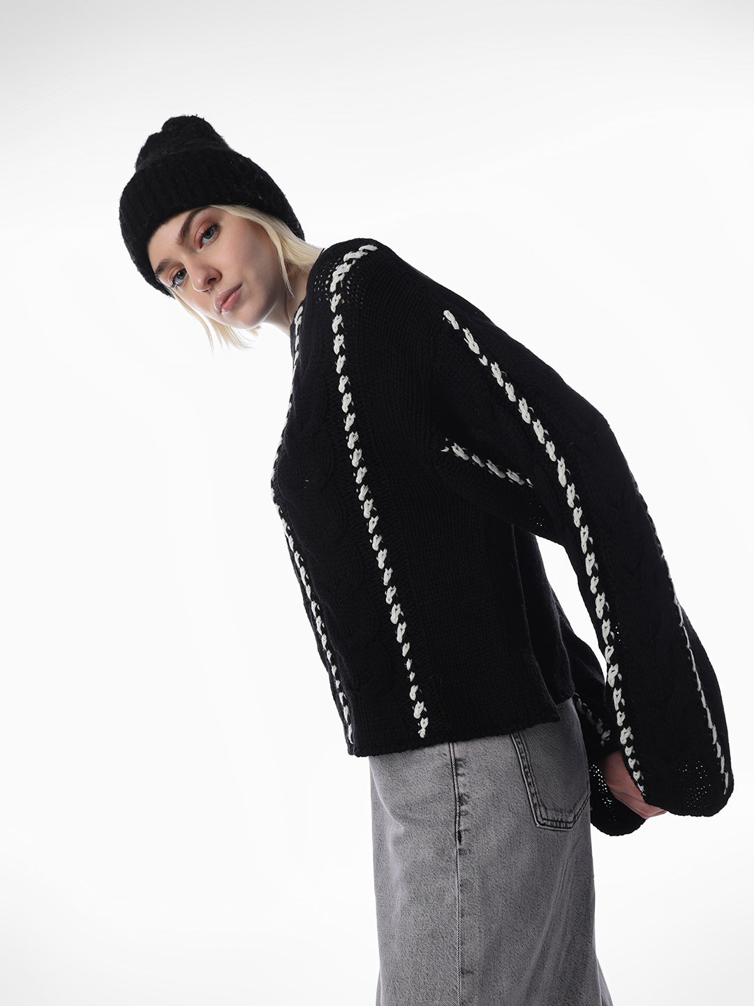Black Cable Stitch O-Neck Pullover - S