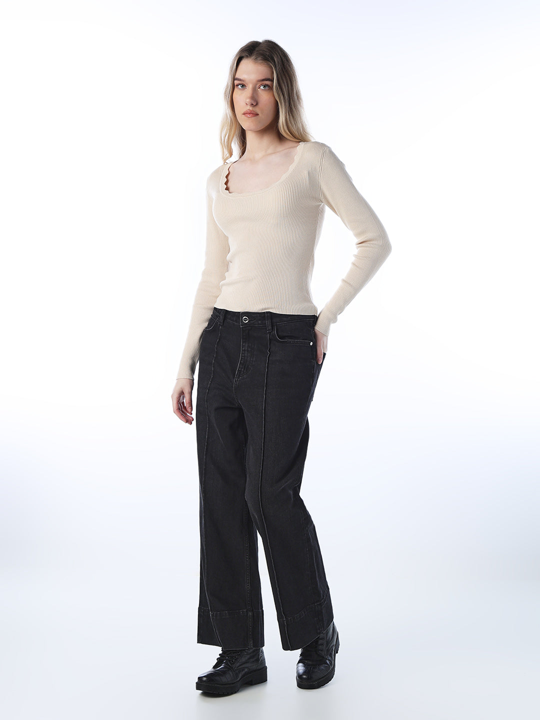 Scallop Neck Knitted Pullover