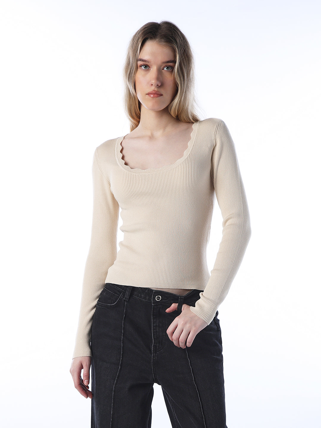 Scallop Neck Knitted Pullover