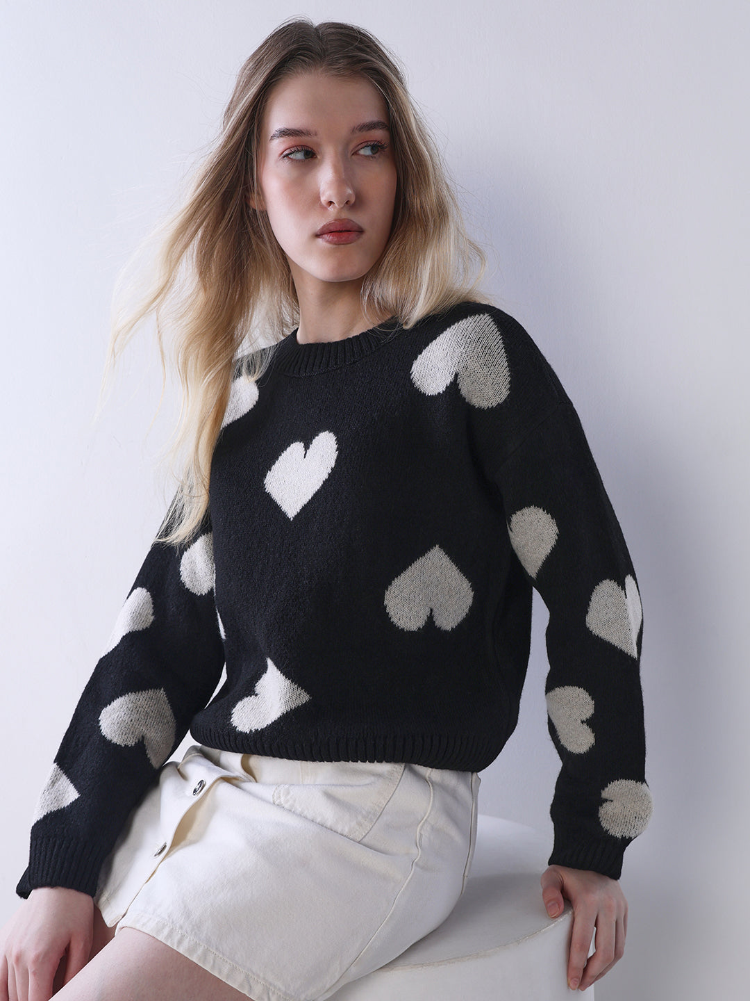 Heart Shaped Pullover - Black