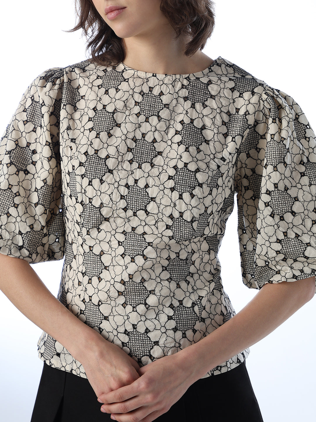 Embroidered Puff Sleeves Top