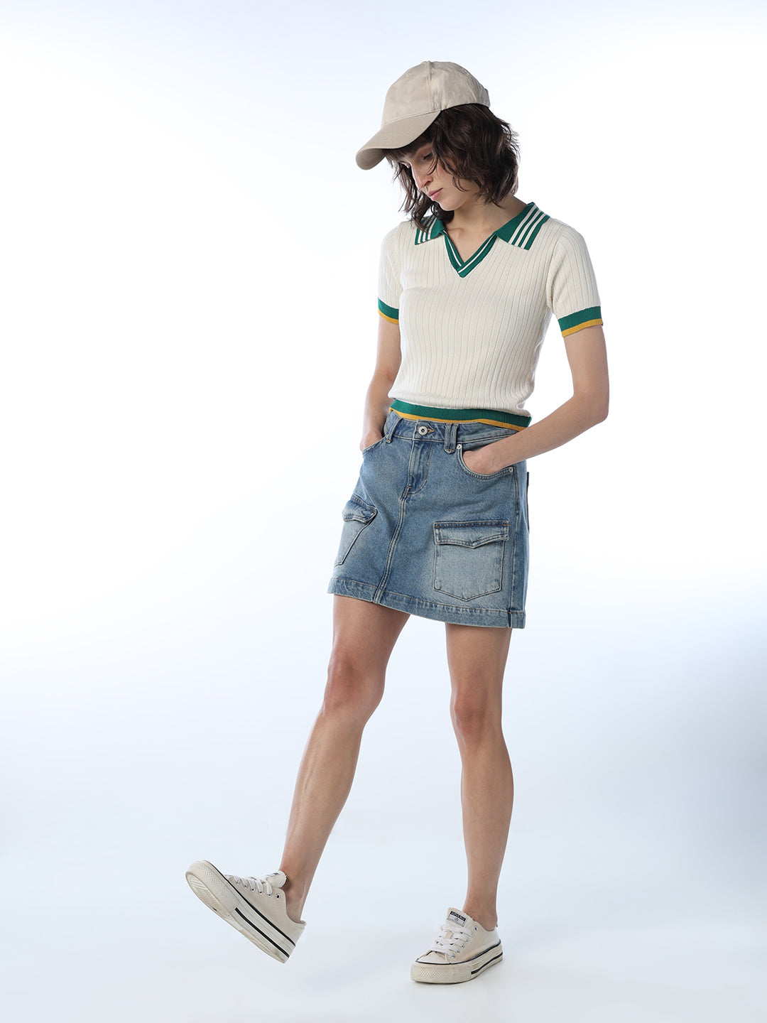 V-Neck Fitted Knit T-shirt - XS