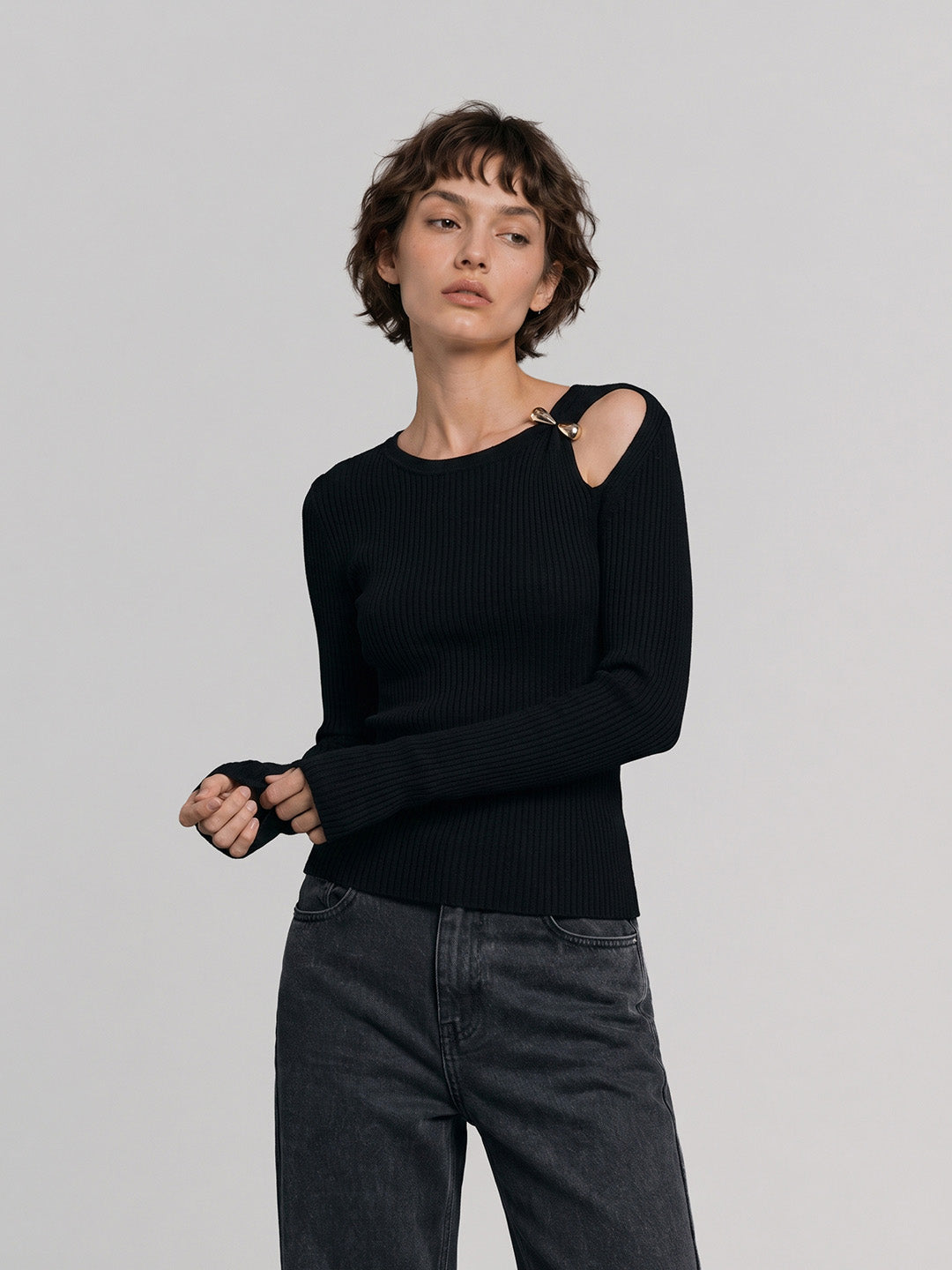 Black Buckle Detail O-Neck Pullover