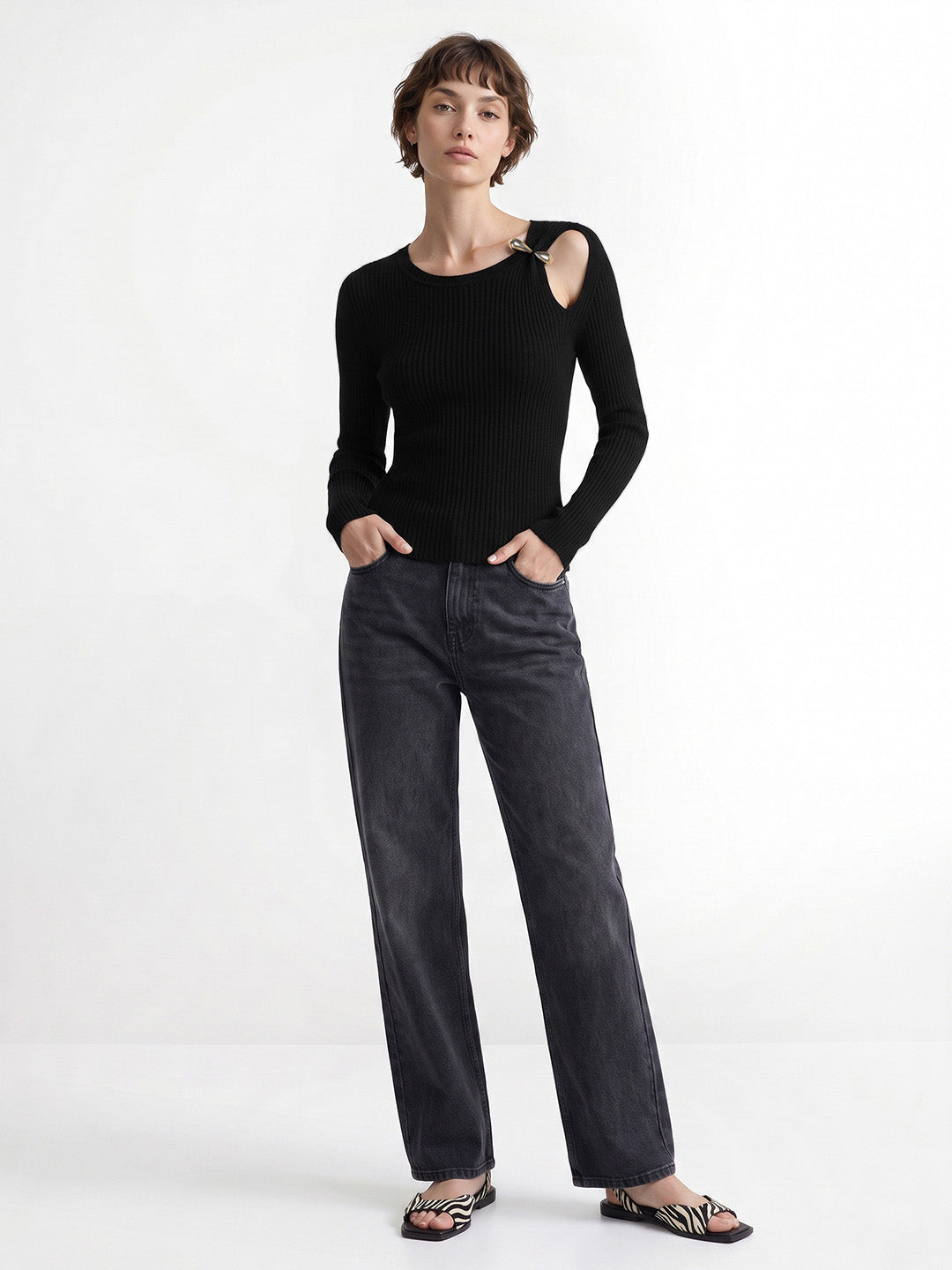 Black Buckle Detail O-Neck Pullover