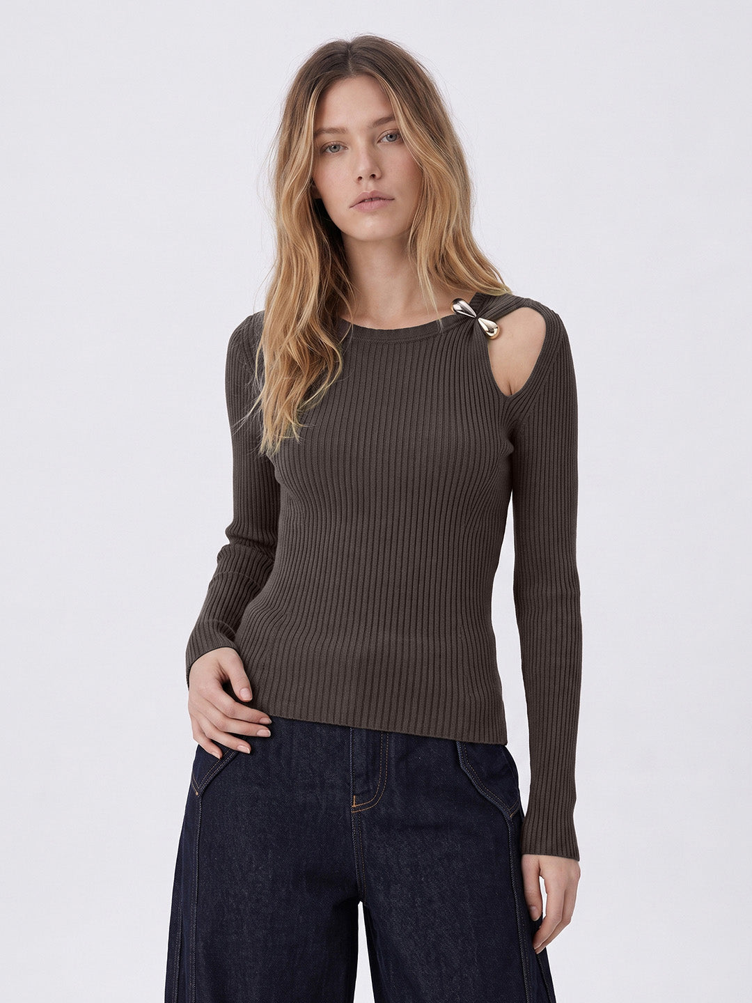 Brown Buckle Detail O-Neck Pullover