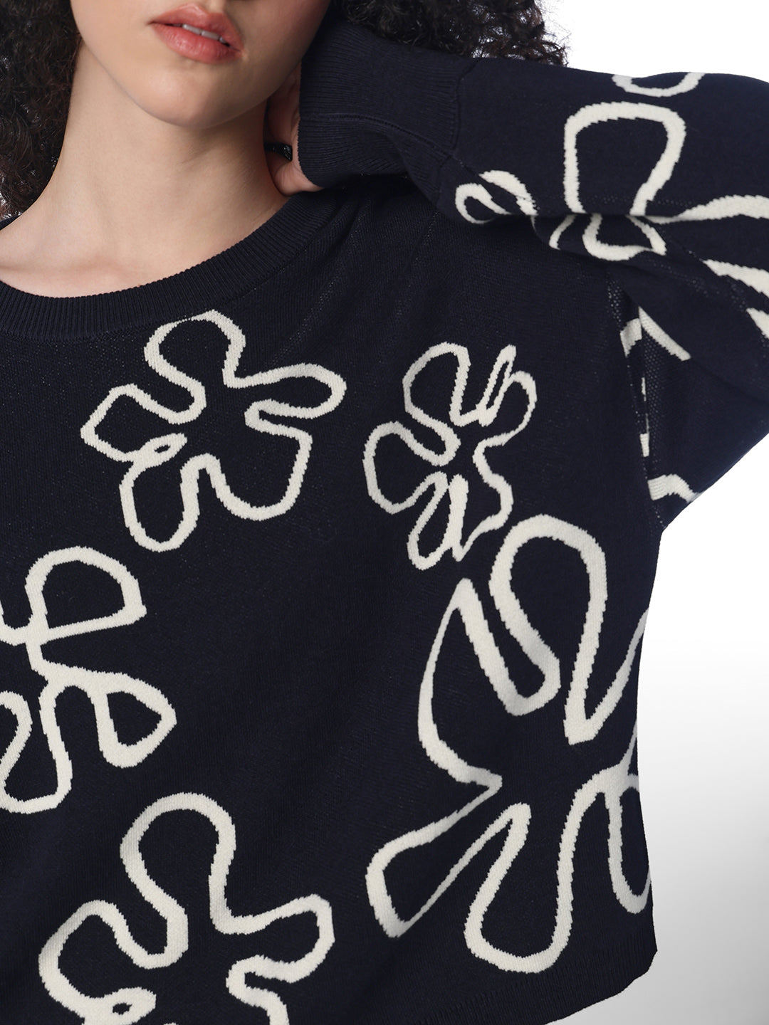 Black Jacquard O-Neck Pullover